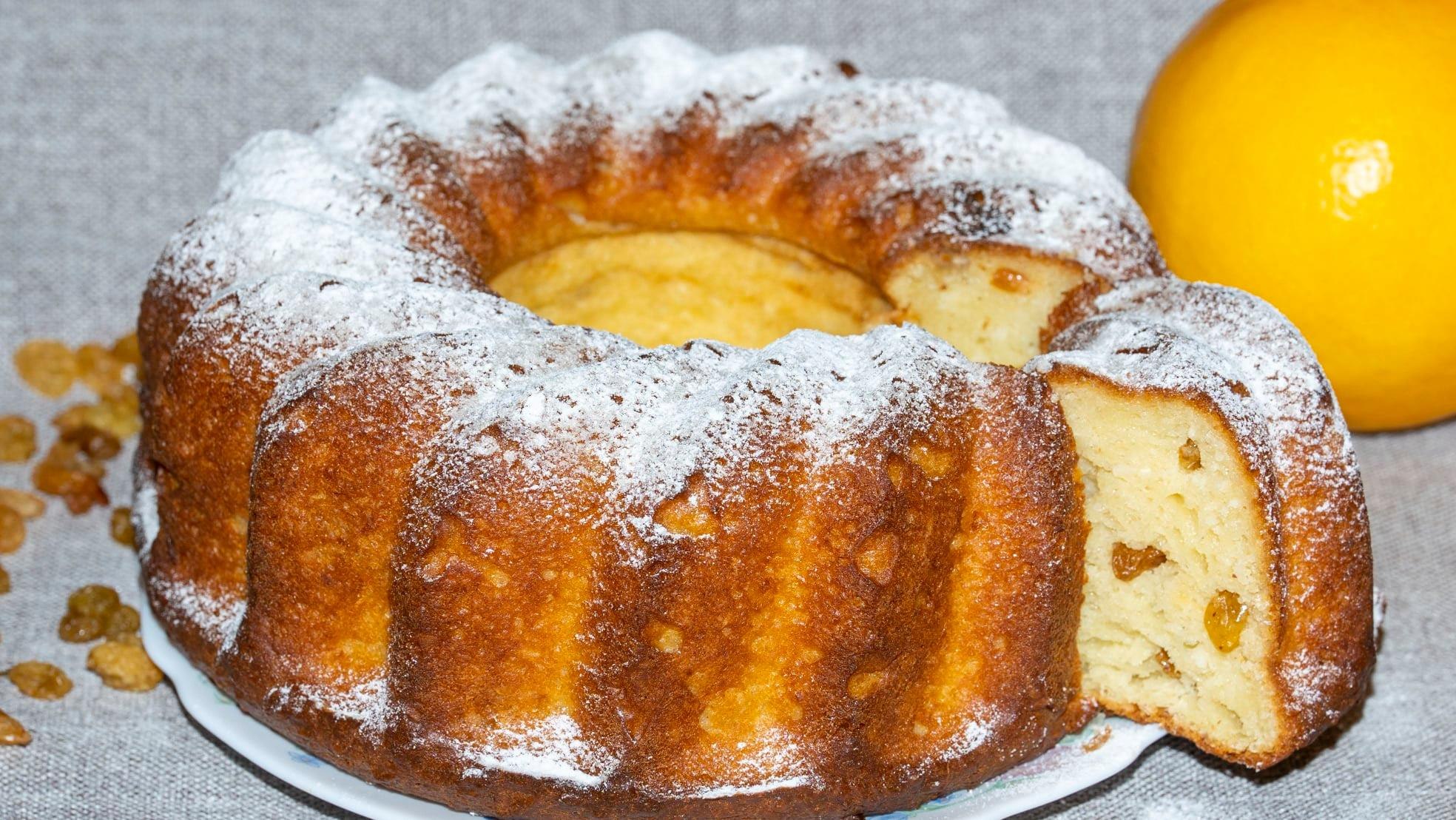 Творожный кекс с изюмом в духовке. Творожный кекс в духовке. Кекс на сметане с изюмом. Кекс на сметане в духовке с изюмом.