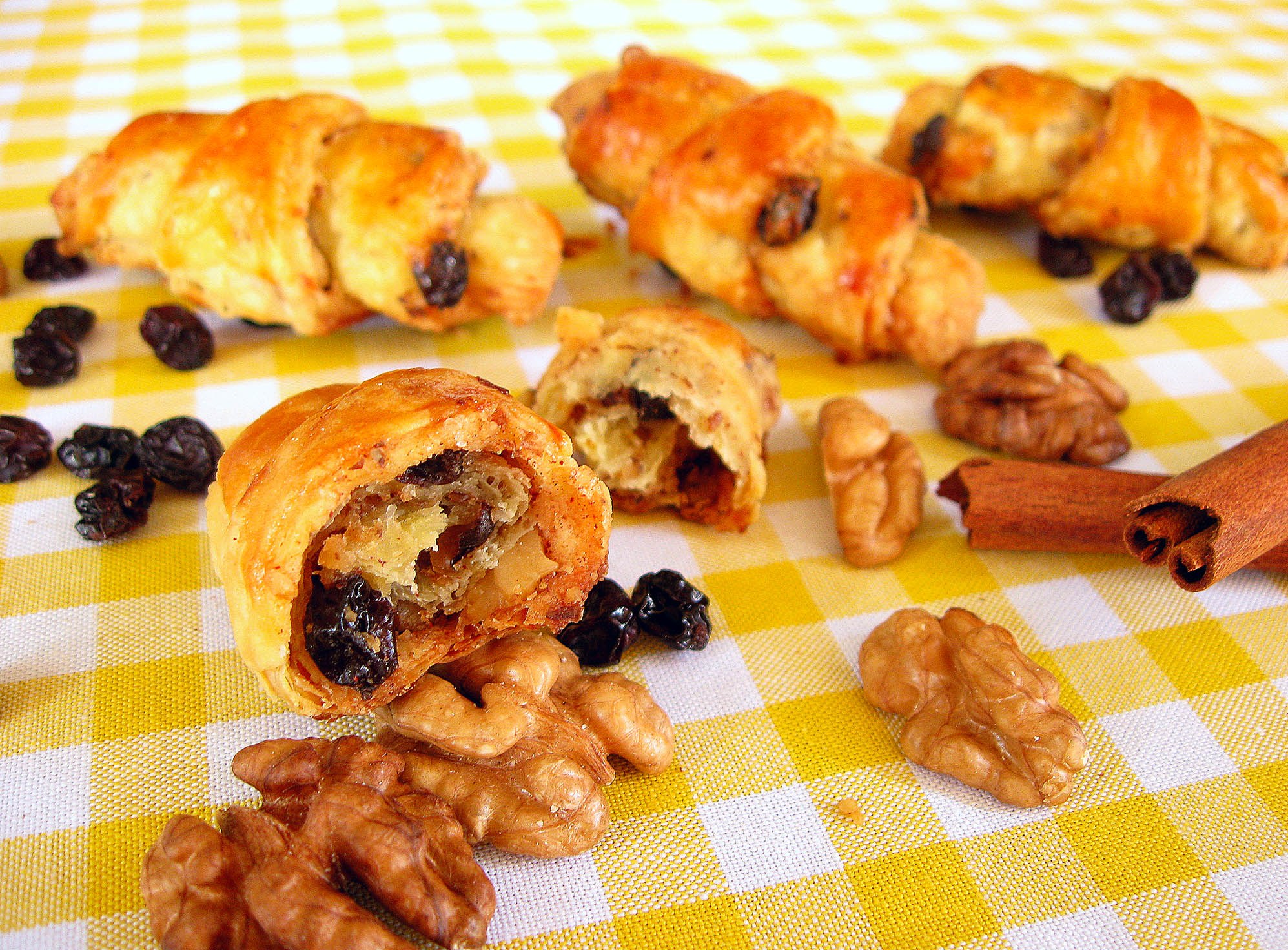 Печенье с грецкими орехами и вареньем