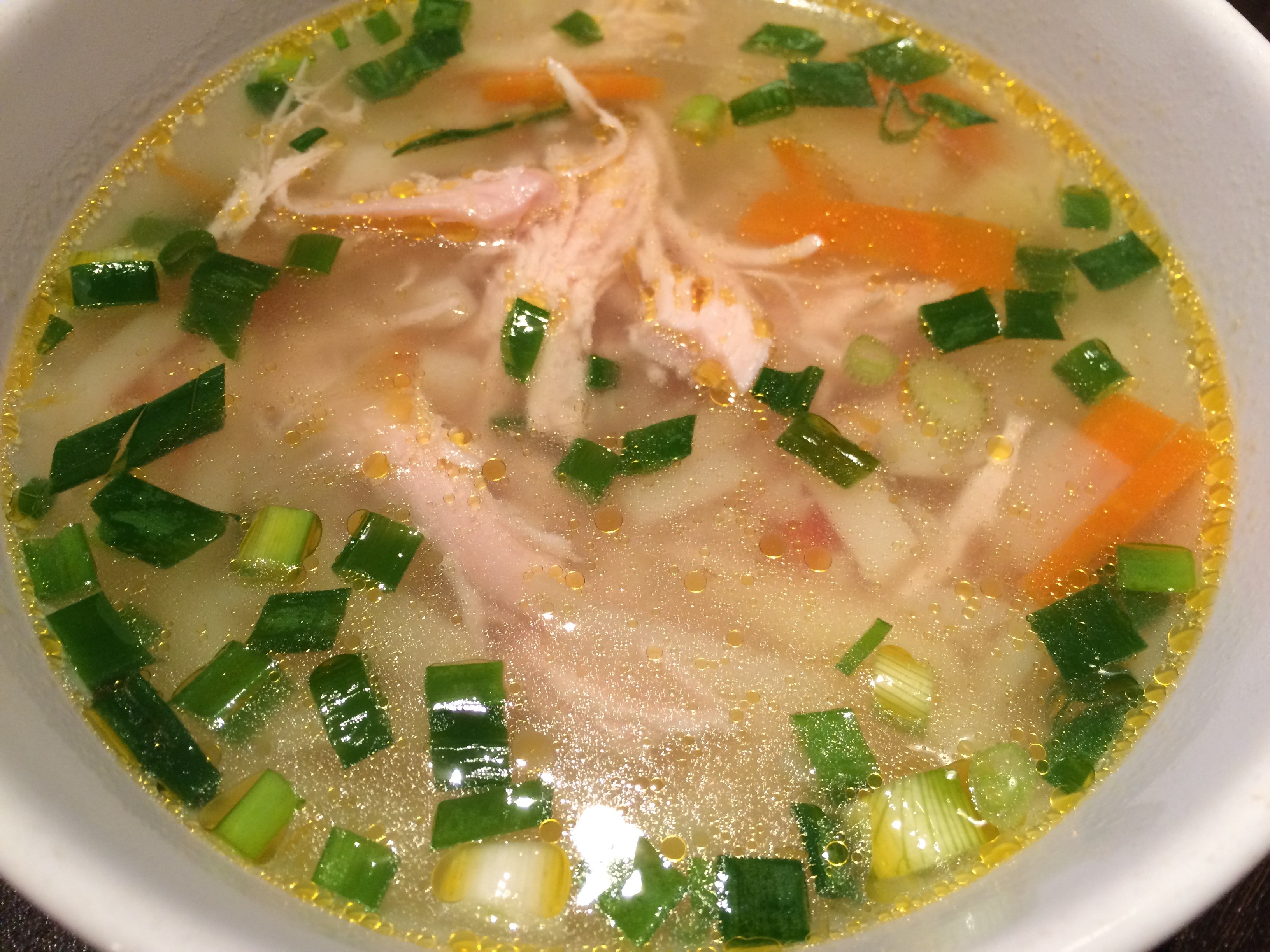 Суп с курицей и морковью. Консоме со спаржей. Куриный рисовый суп. Куриный суп с рисом. Рисовый суп с курицей.