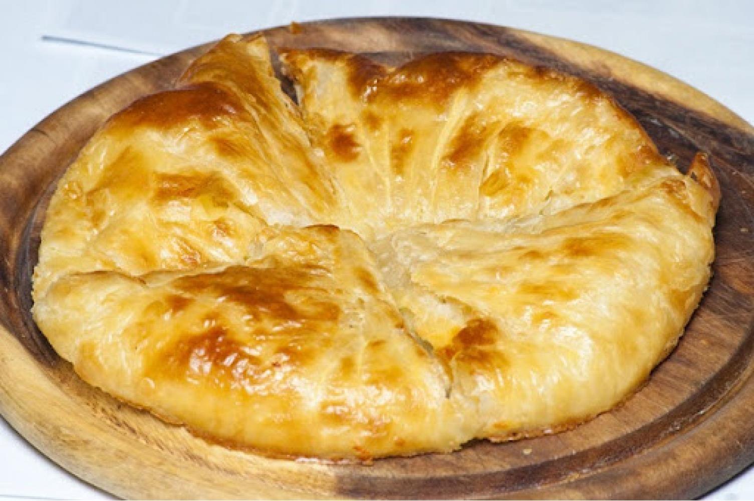 Хачапури из слоеного дрожжевого теста с сыром