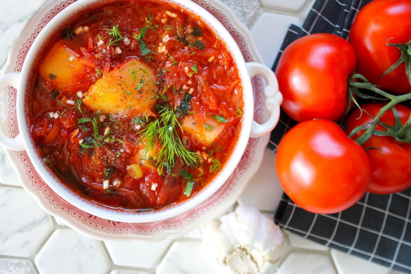 Борщ со свеклой и капустой мясом. Борщ с квашеной капустой. Борщ с кислой капустой. Вкусный борщ с квашеной капустой. Борщ с квашеной капустой и свеклой.