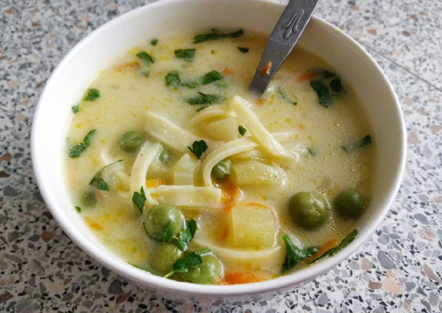 Суп с сыром плавленным и курицей и вермишелью