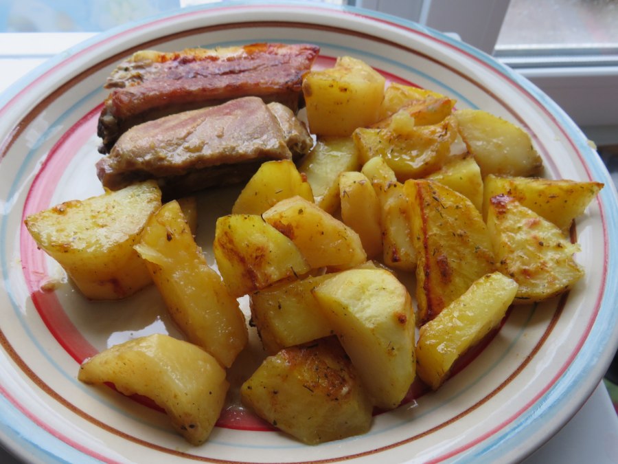Тушёные рёбрышки с картошкой