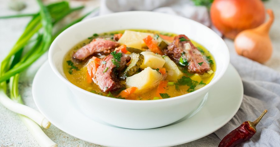 Тушёная картошка с копчёными рёбрышками