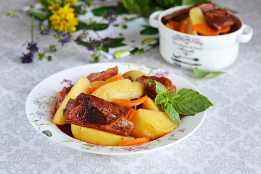 Копченые ребра с картошкой
