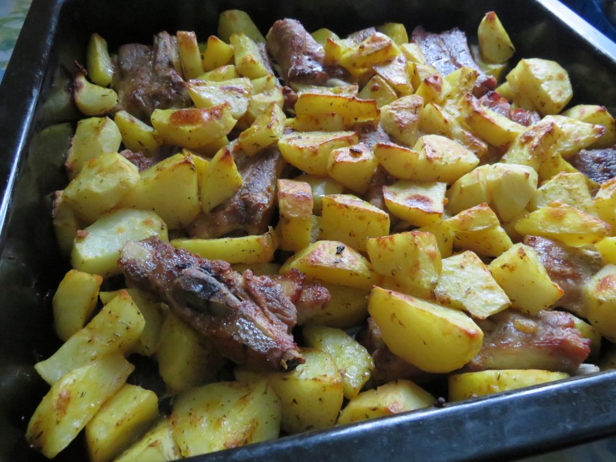 Рёбрышки с картошкой