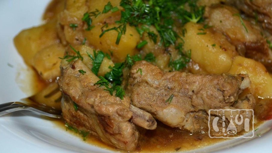 Тушёные рёбрышки с картошкой