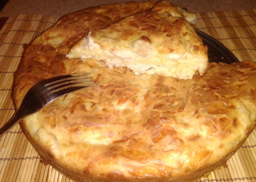Пирог с куриной грудкой и сыром
