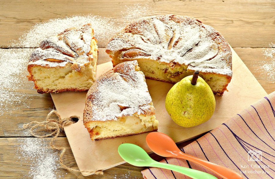 Шарлотка с карамелизированными грушами