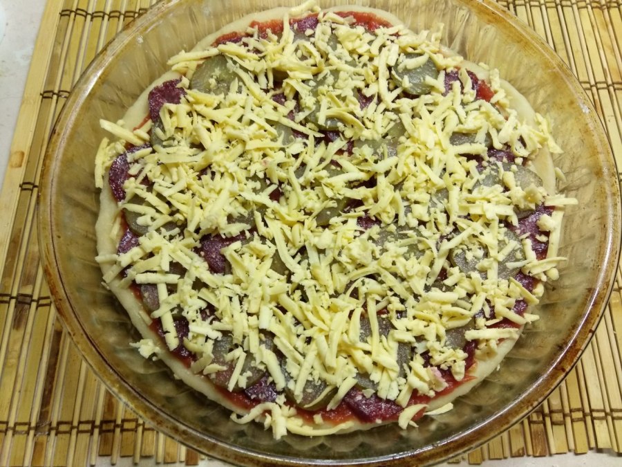 Пицца с копченой курицей