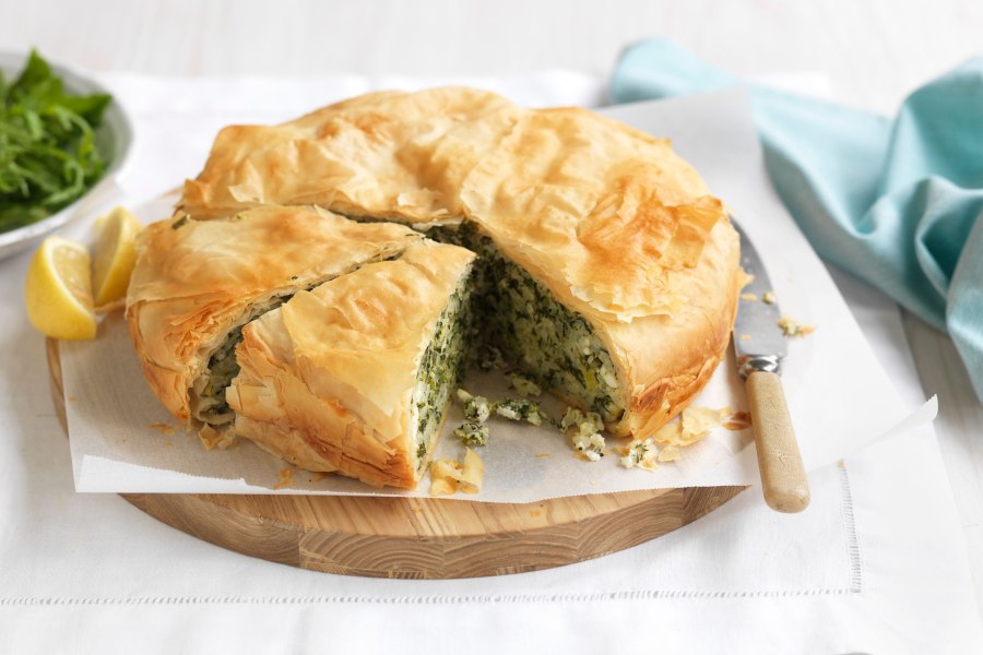 Слоеные пирожки с курицей