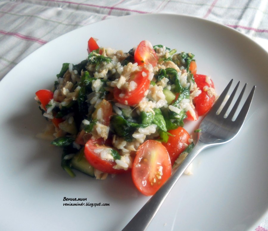 Салат с тунцом и кускусом