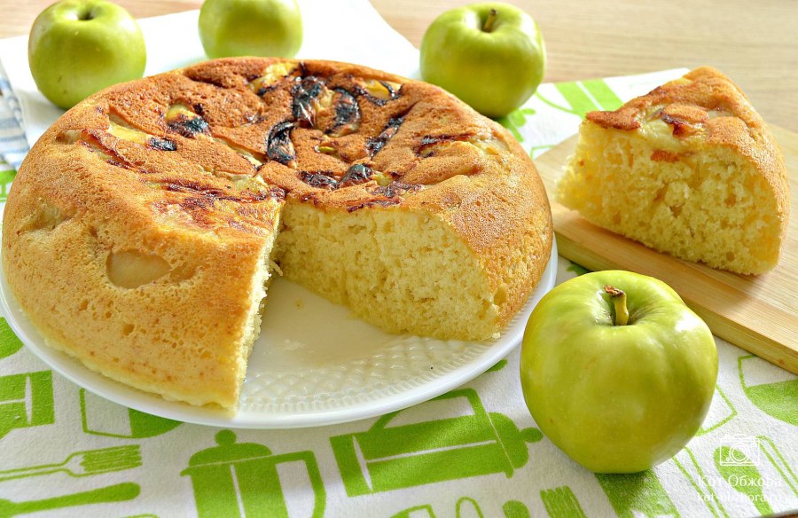 Шарлотка с грушами