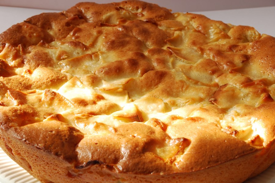 Шарлотка с яблоками