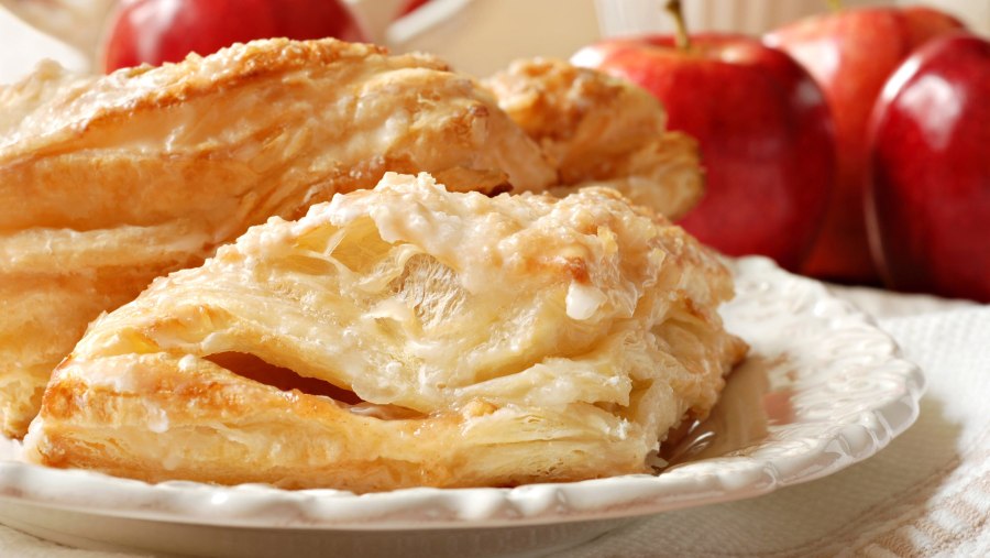 Слойка с ветчиной и сыром