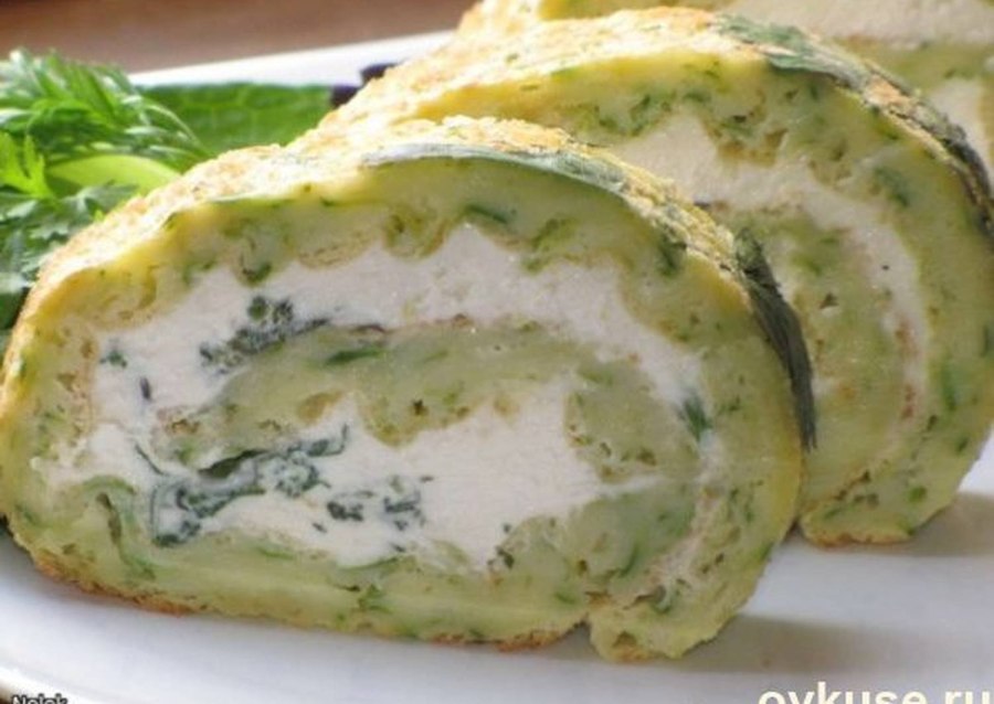 Кабачковый рулет с творожным сыром
