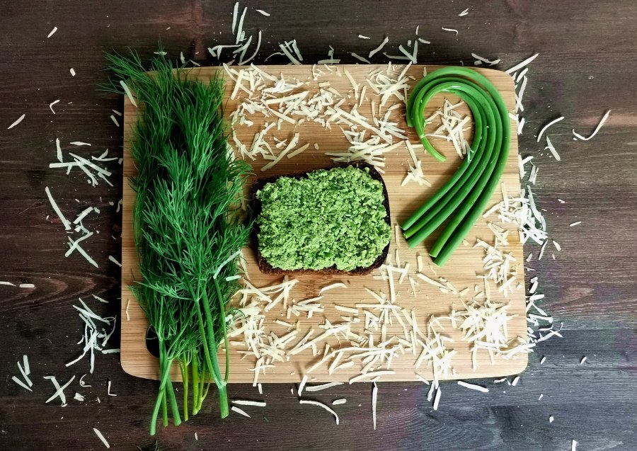Макароны из укропа