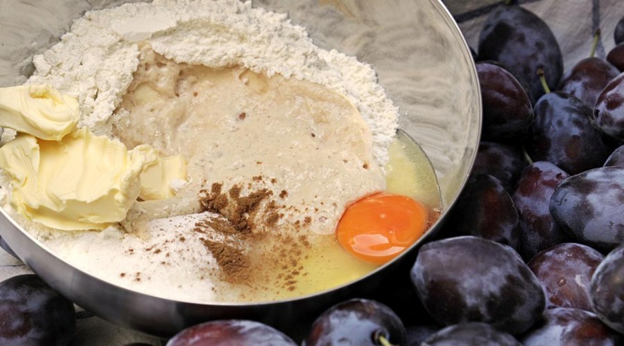 Сливы с сыром
