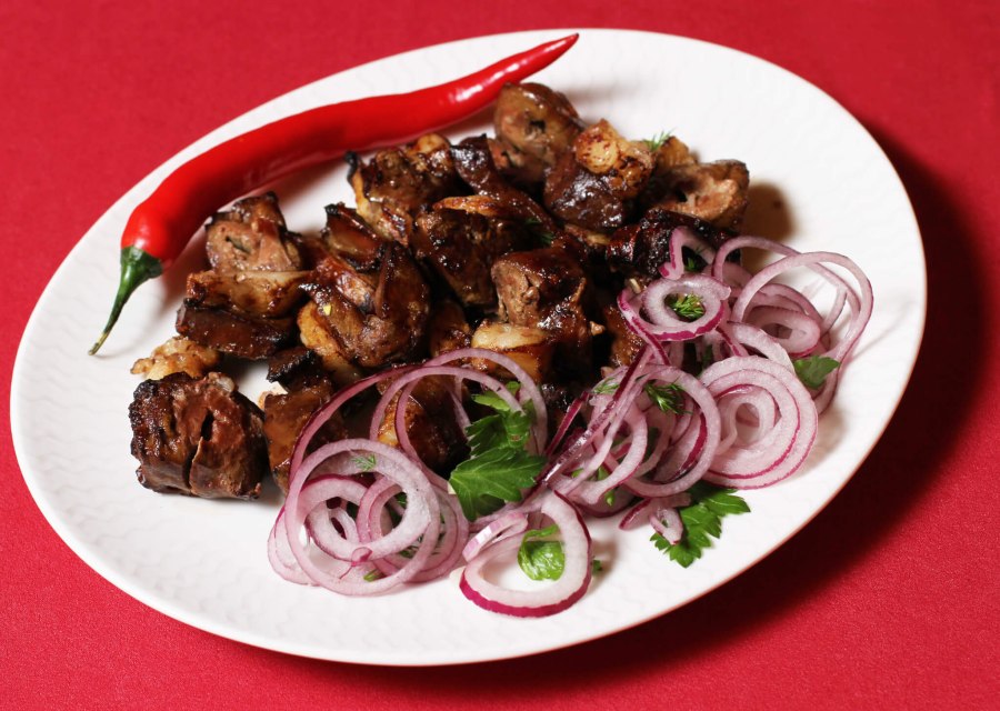 Шашлык из печени баранины с курдюком