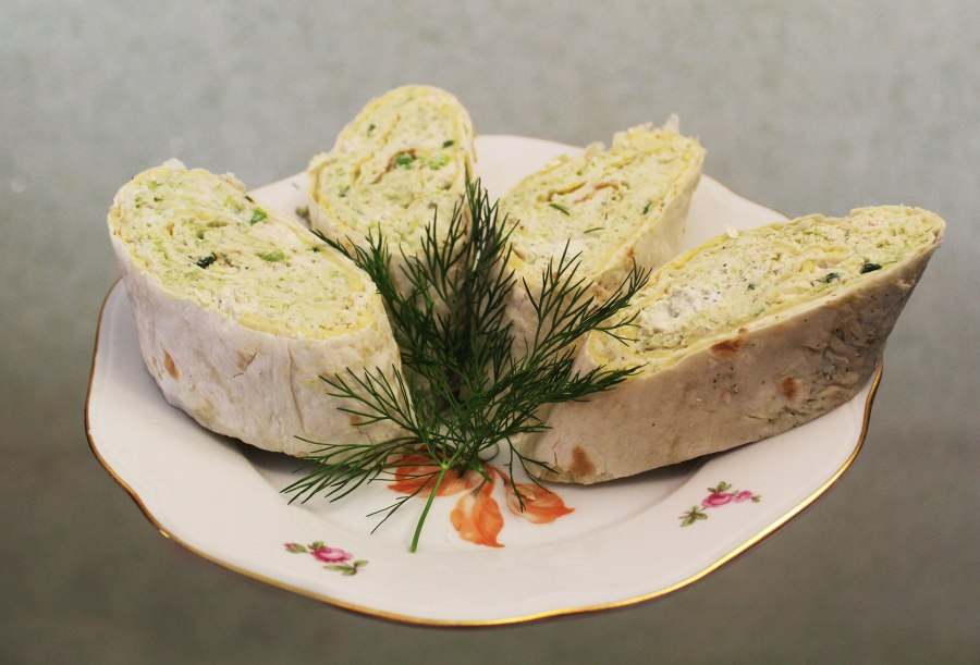 Рулет из лаваша с куриной грудкой