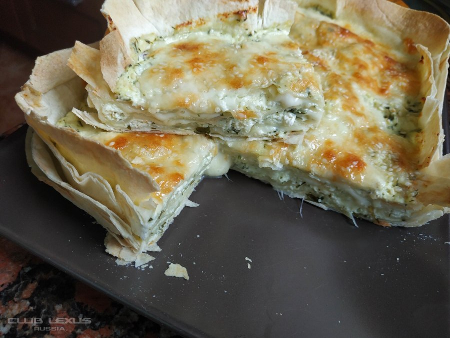 Рулет из лаваша с красной рыбой и плавленным