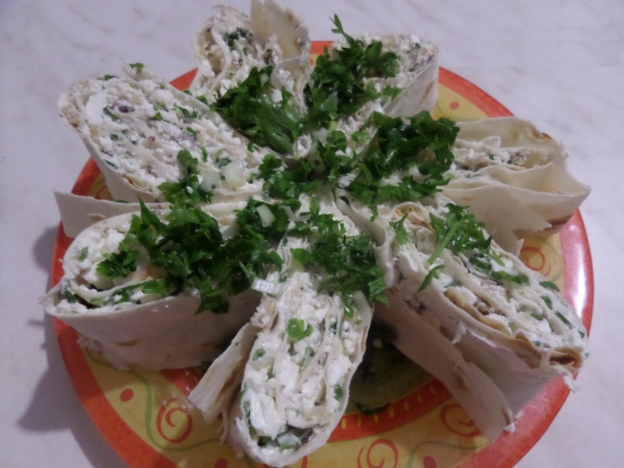 Рулет со шпинатом и сыром