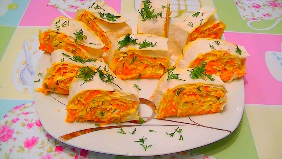 Сыр сулугуни на мангале в лаваше