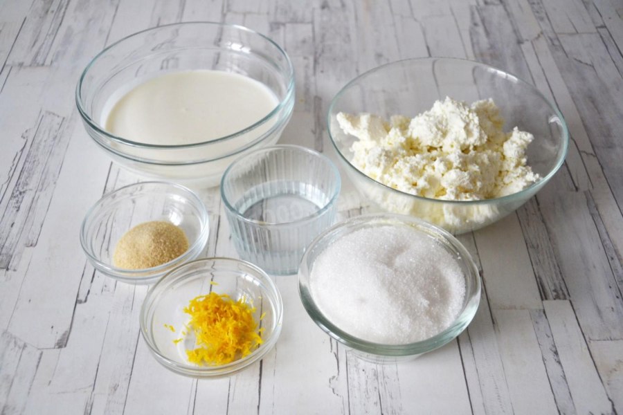 Десерт из клубники творога и желатина