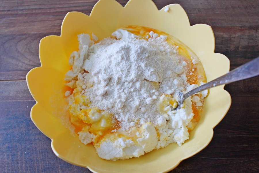 Творожная запеканка с персиками