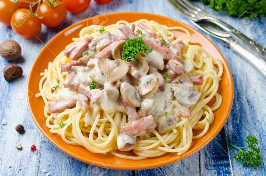 Макароны с грибным соусом