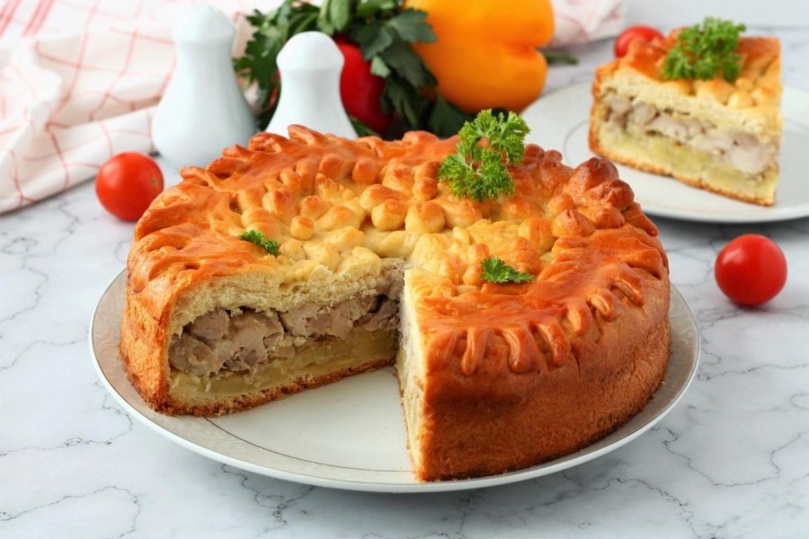 Пицца с лососем Кальцоне