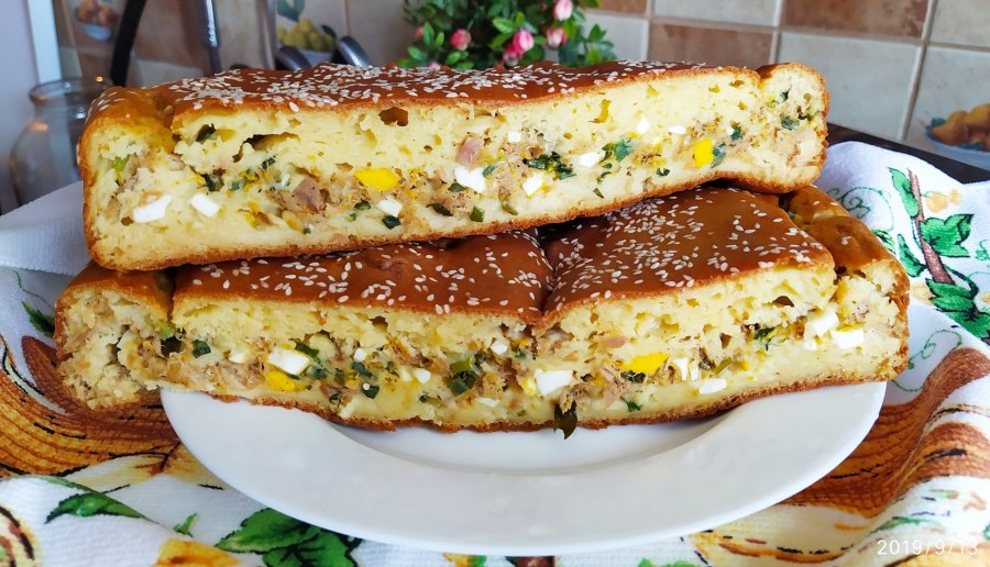 Пирог с капустой и рыбной консервой