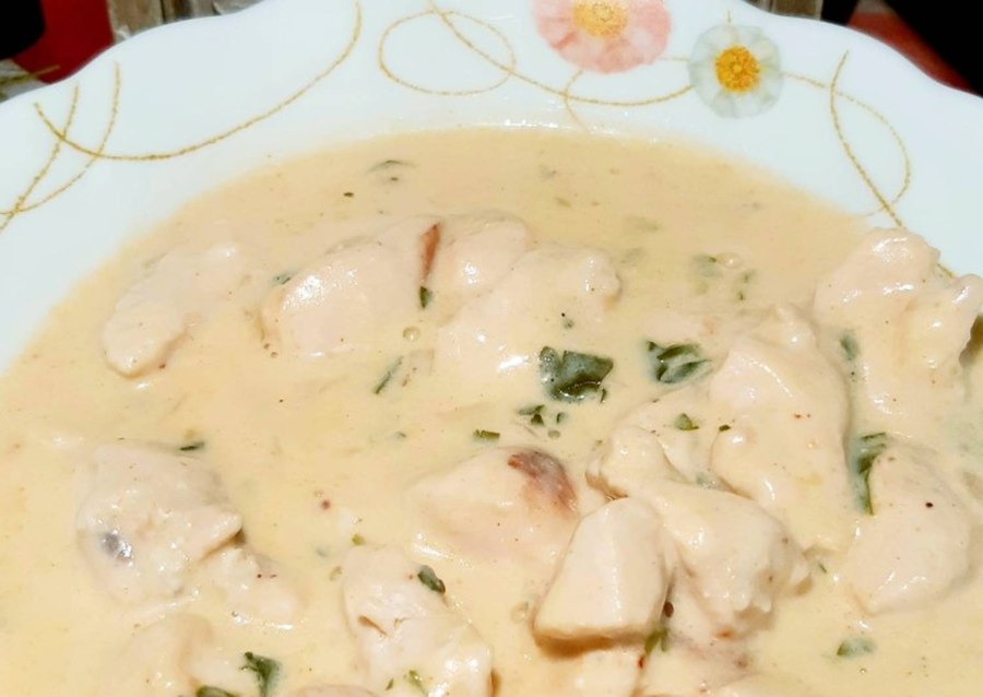 Куриные грудки в сметанном соусе