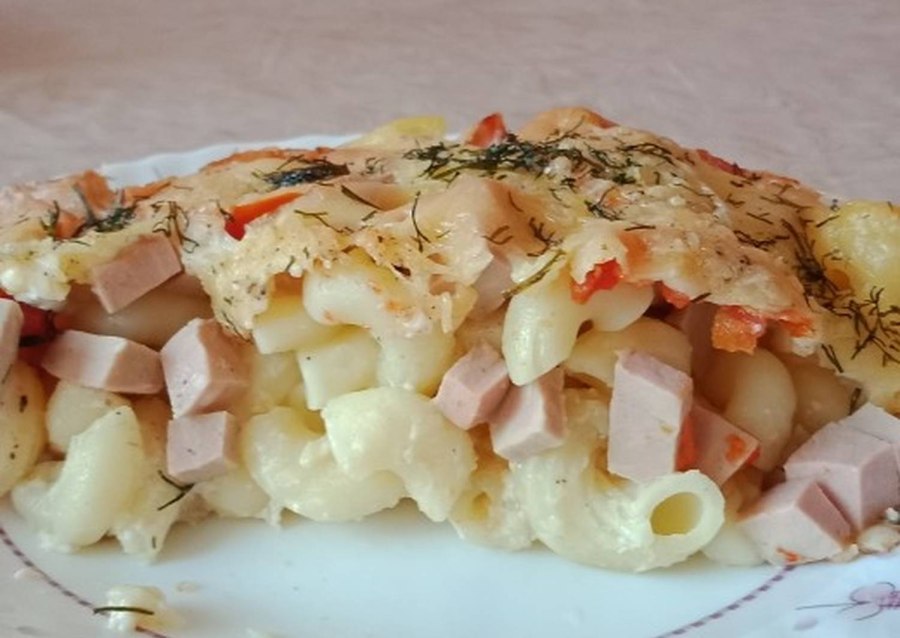 Вермишель в духовке с колбасой и сыром
