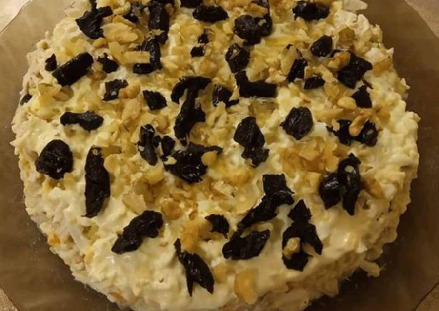 Салат с черносливом и куриной грудкой
