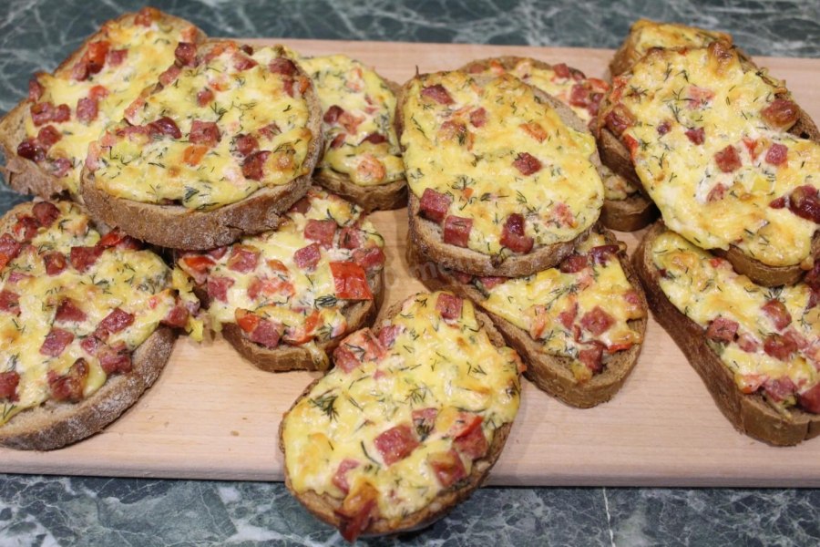 Тост с ананасом