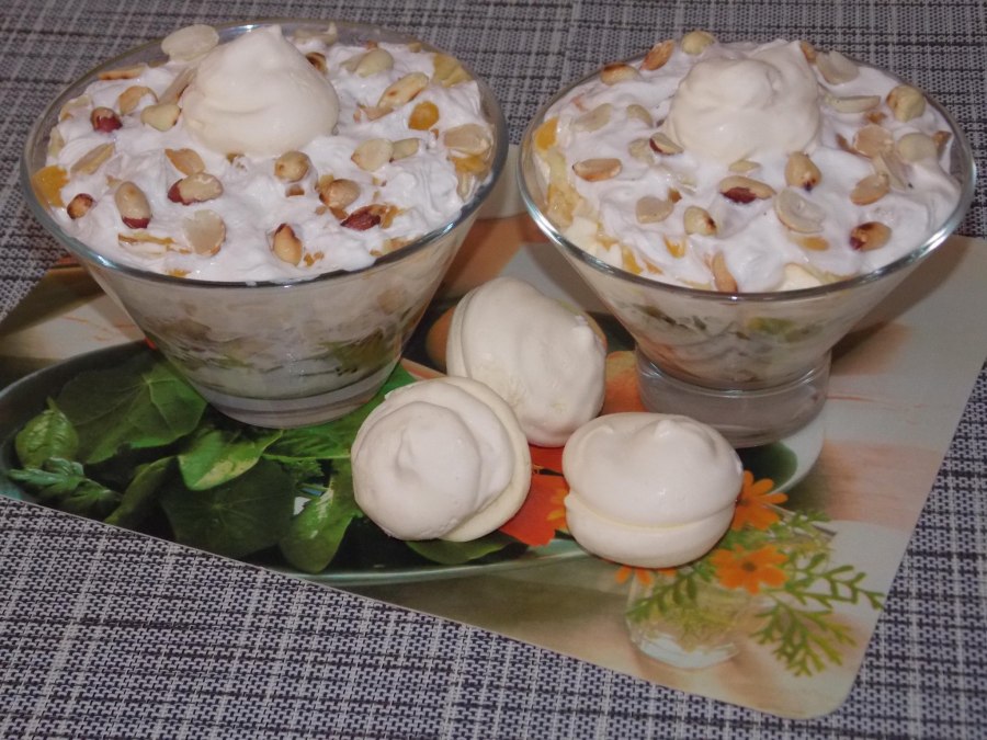 Десерт с зефиром и сливками