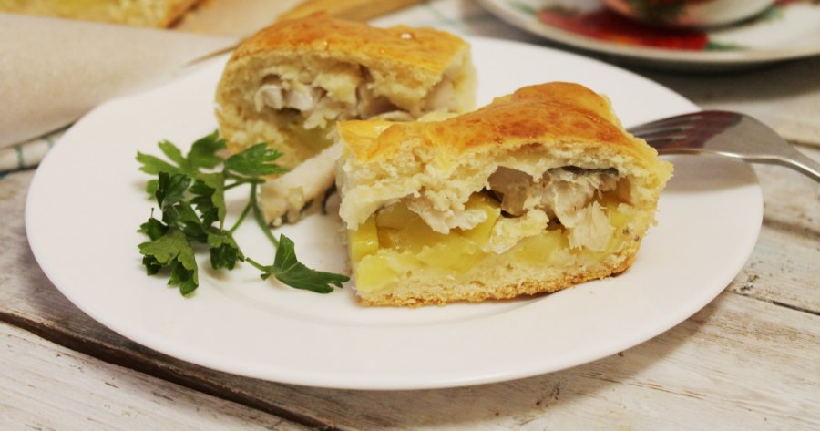 Пирог с консервой сыром и картошкой открытый