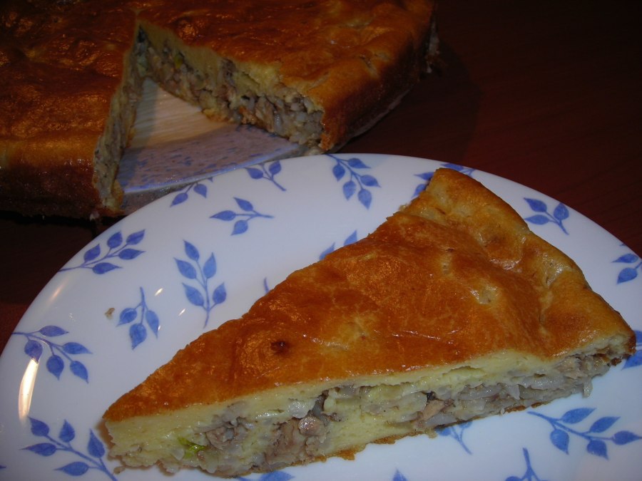 Пирог с сайрой и картошкой в духовке