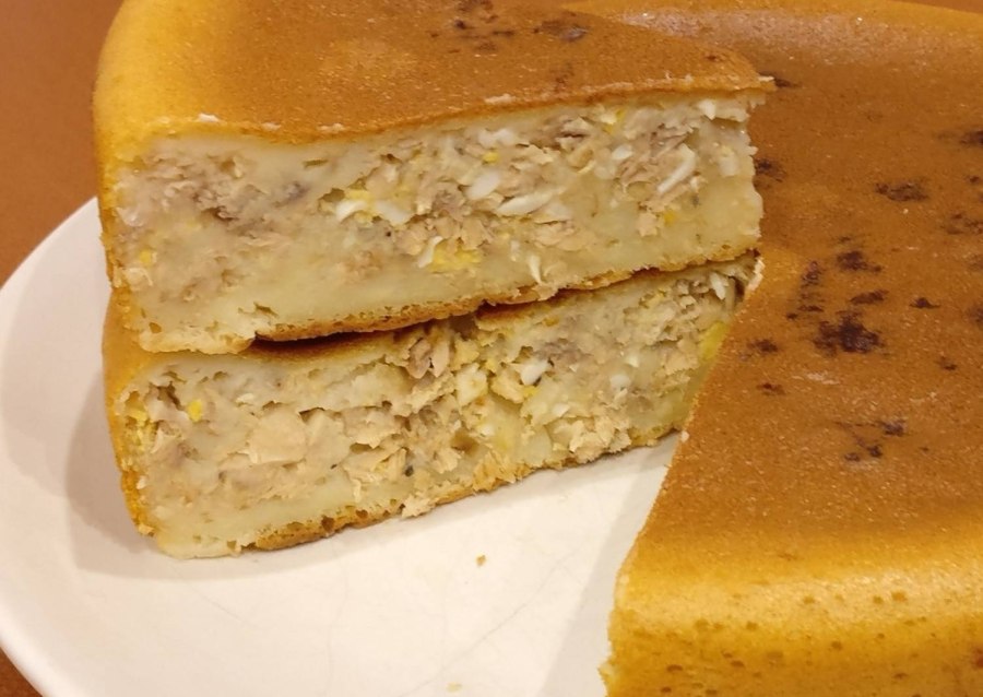Заливной пирог с рыбной консервой