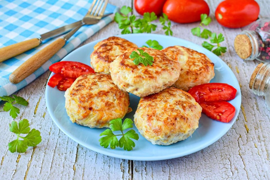 Куриные котлеты с грибами внутри