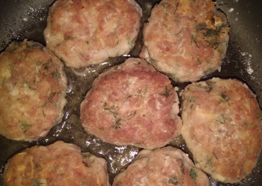 Куриные биточки с укропом