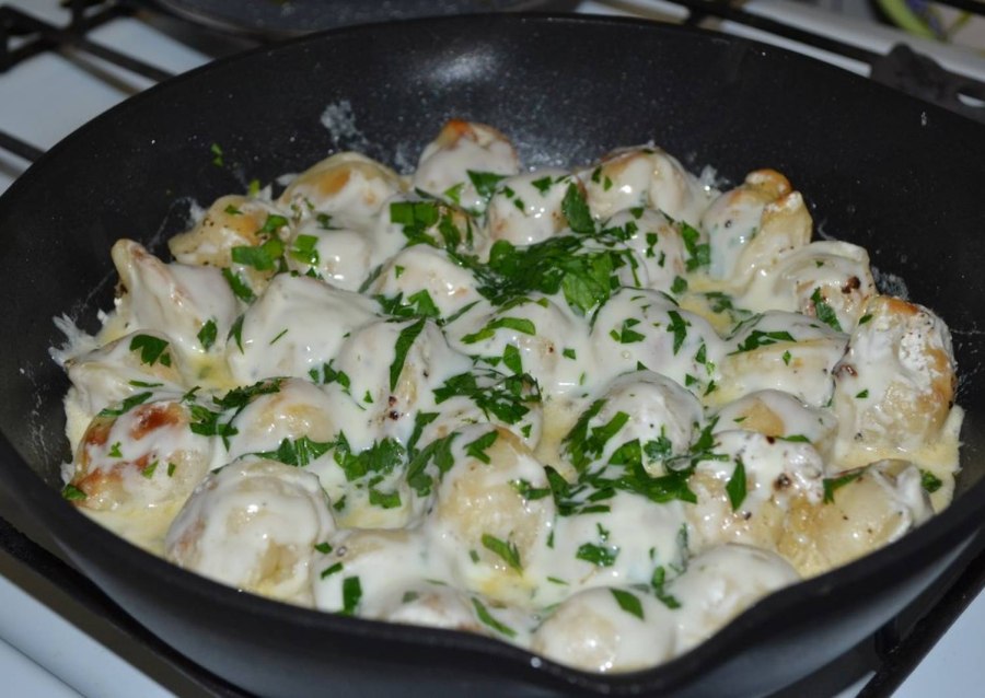 Жареные пельмени с сыром