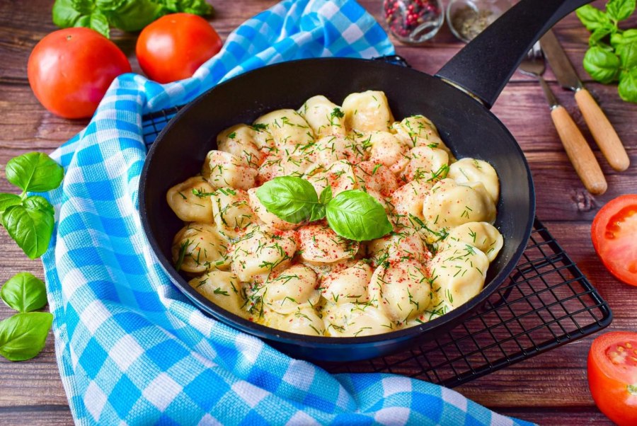 Пельмени в духовке с сыром