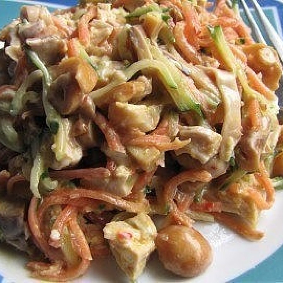 Салат с корейскоиморковкой ,грибами