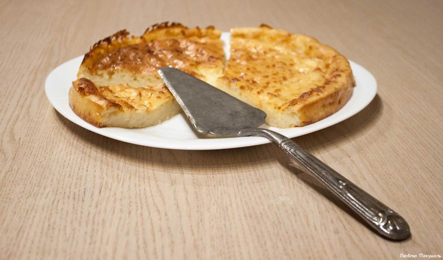 Хачапури по-аджарски в ресторане