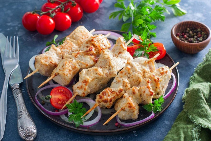 Шашлык из куриной грудки на мангале