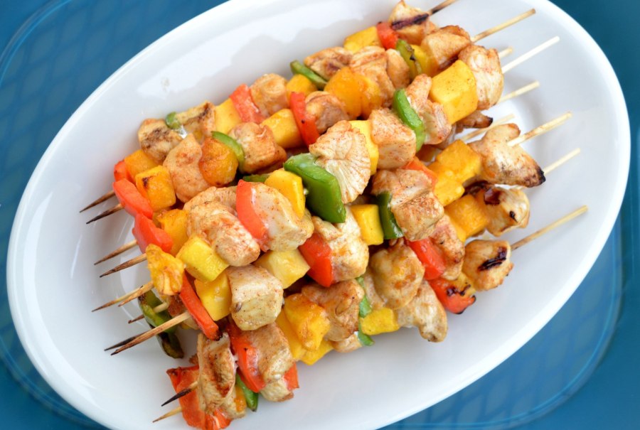 Шашлык на шпажках с овощами