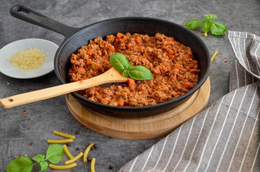 Соус красный с луком и грибами