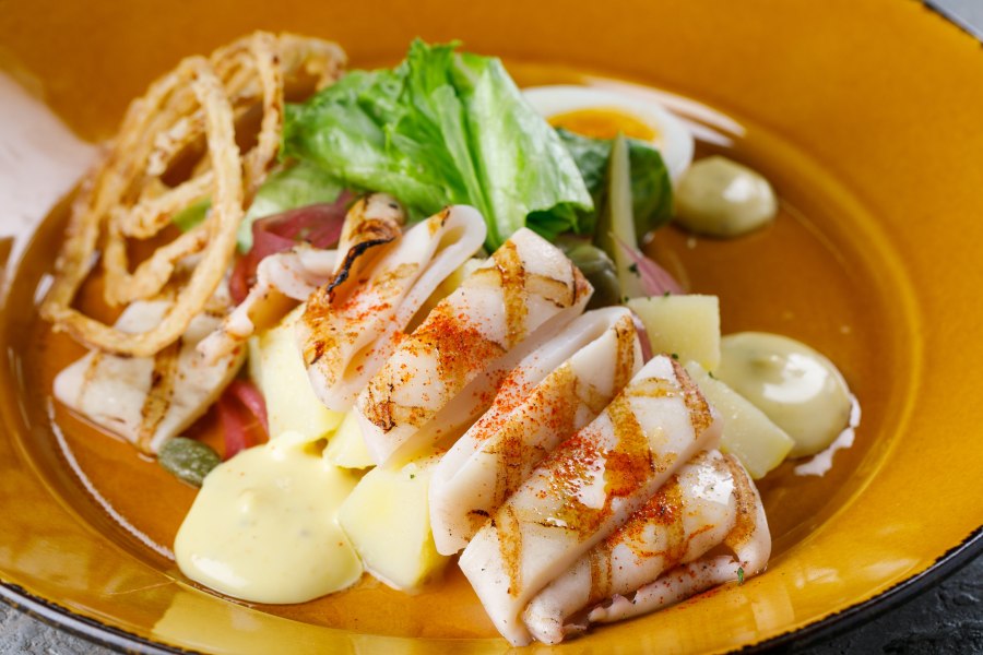 Итальянская кухня спагетти с морепродуктами